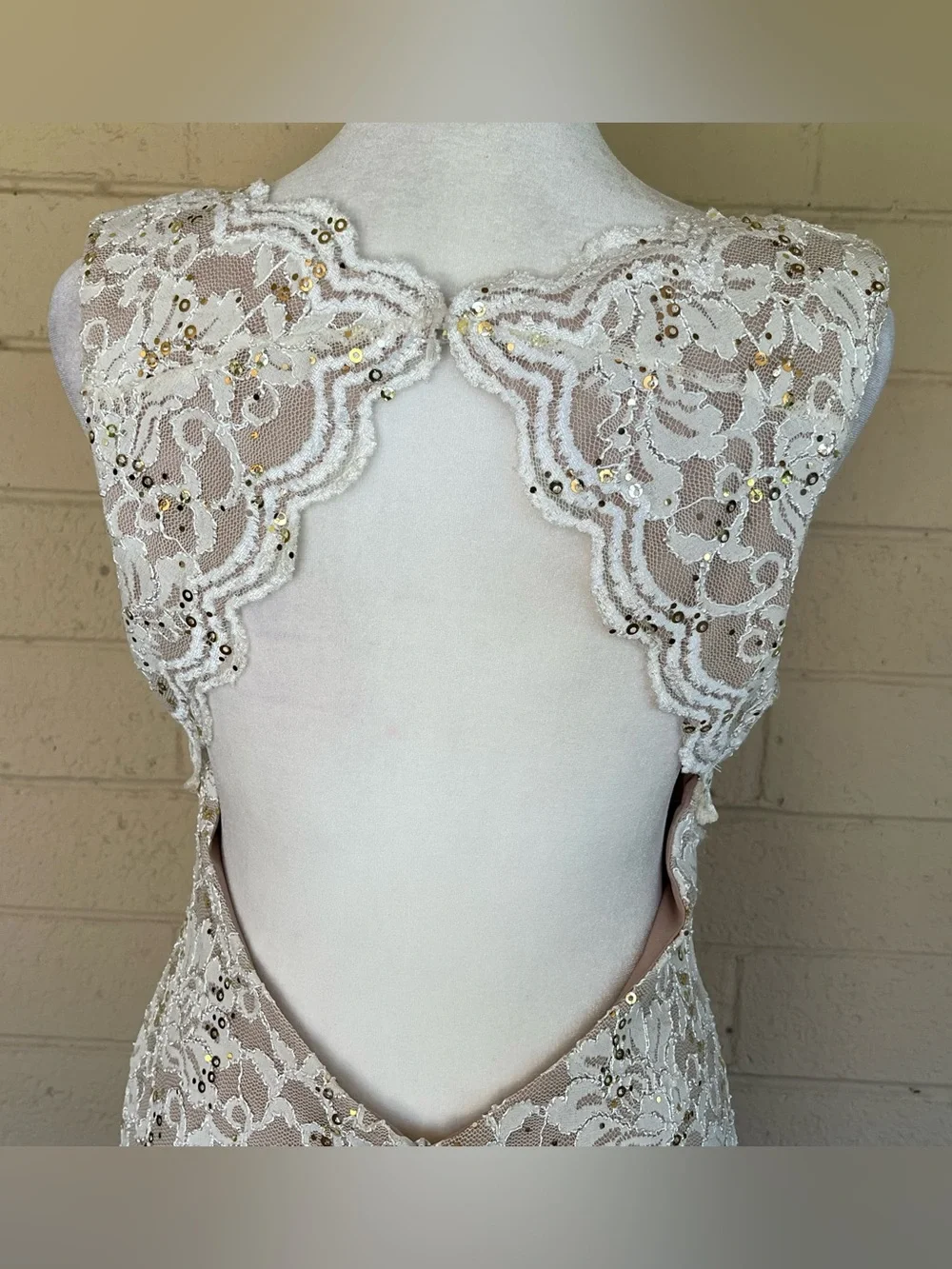 Ivory Lace Open-Back Dress, sequins. Morgan & Co. Stretchy. Bridal shower. S-M - Picture 3 of 12